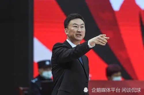 马岚立刻点击转账，填入自己的账户，然后在转账金额那一栏，输入了2027232.14，她决定只给萧常坤留一分钱，让他知道知道，得罪了自己的代价。